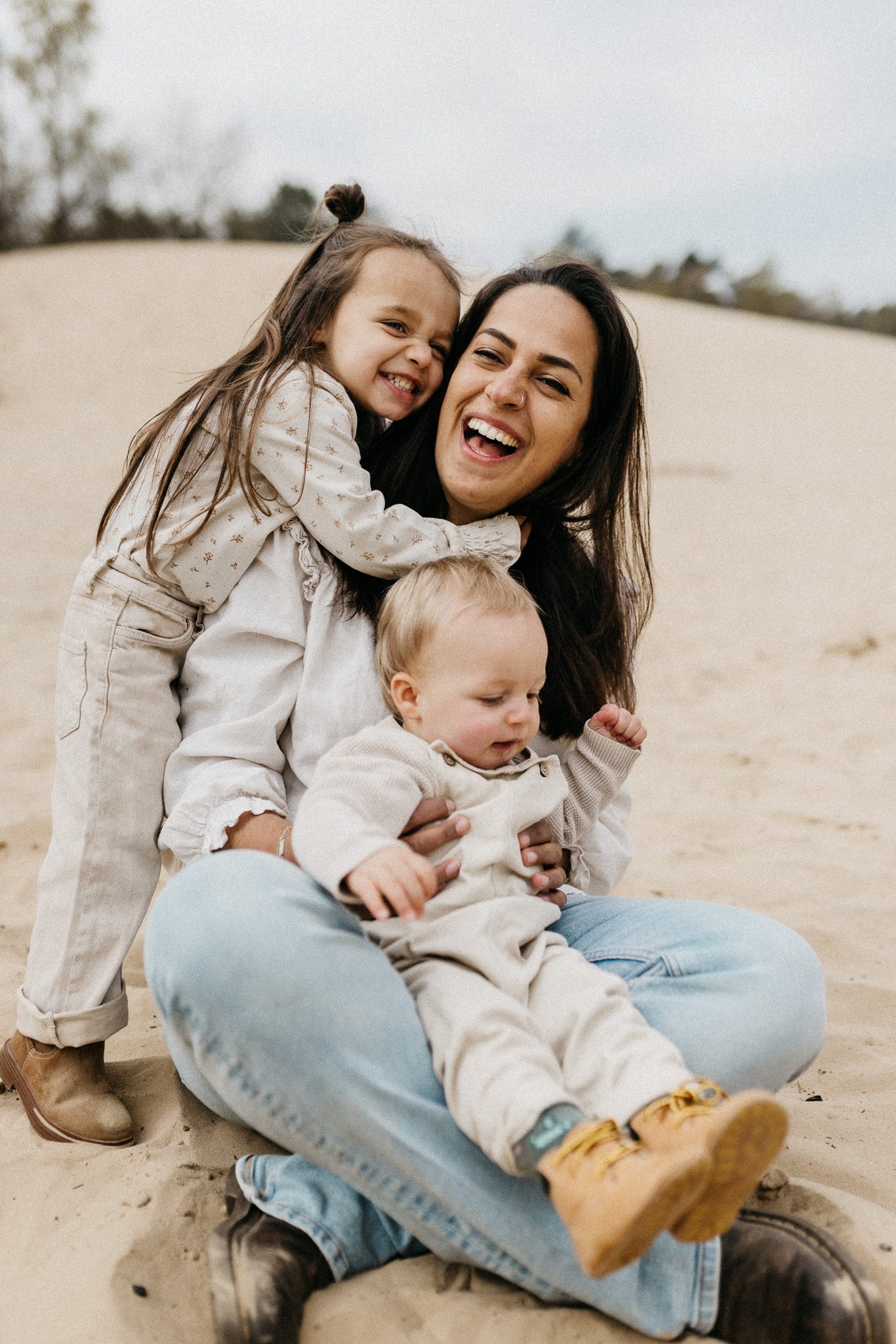 Hoe kies je de juiste fotograaf voor je gezin? 7 tips voor echte en spontane gezinsfoto's